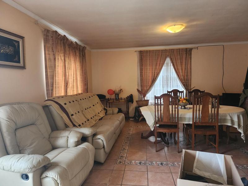 6 Bedroom Property for Sale in Zeekoevlei Western Cape